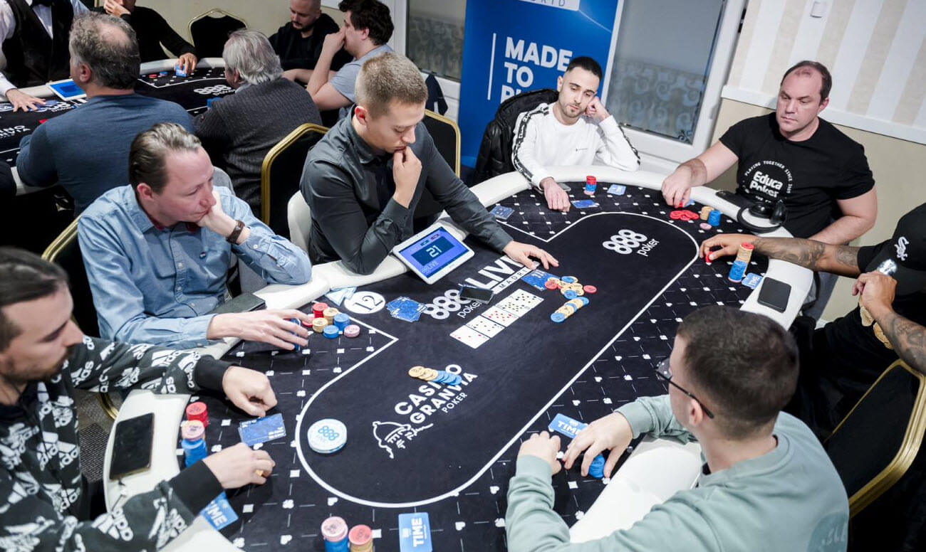 poker players playing