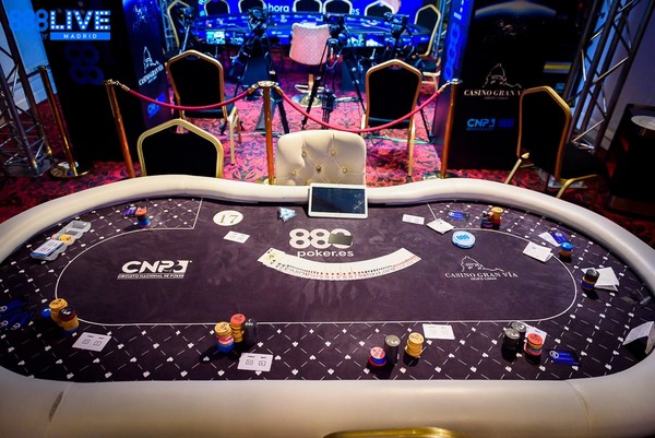 poker table