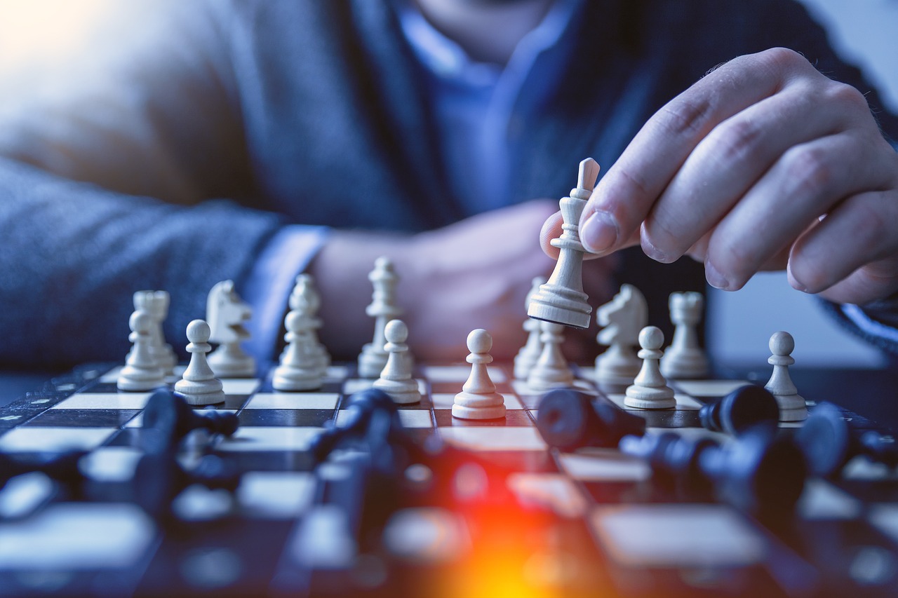 Tactics vs Strategy – Chess Comparison