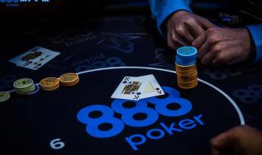 poker player sitting in the UTG seat at a poker table with a thought bubble above his head filled with question marks.