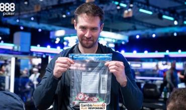 Aaron Advances to WSOP Main Event Day 5